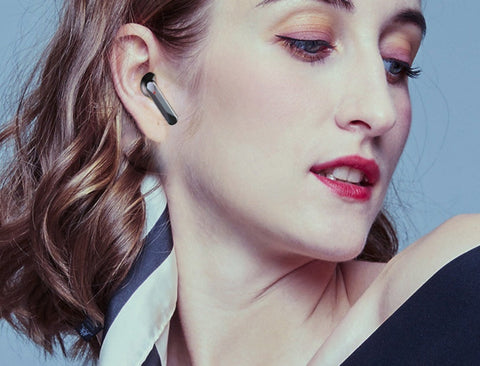 wireless earbuds -The New Bluetooth Black Tech E-sports Headset meters